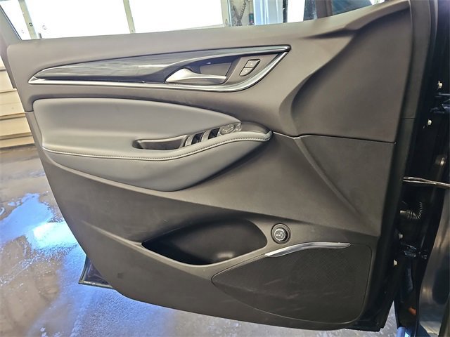 Used 2022 Buick Enclave Essence image 27