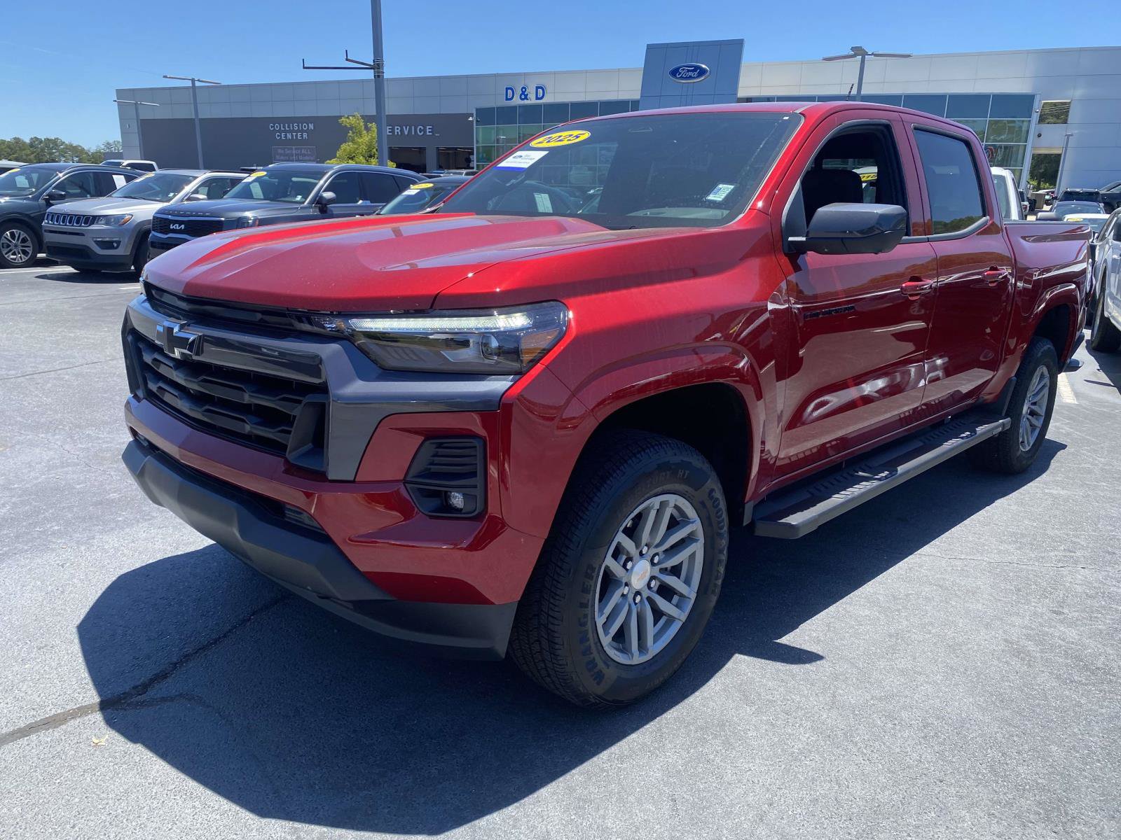 Used 2025 Chevrolet Colorado LT w/ LT Convenience Package AWD/4WD image 3
