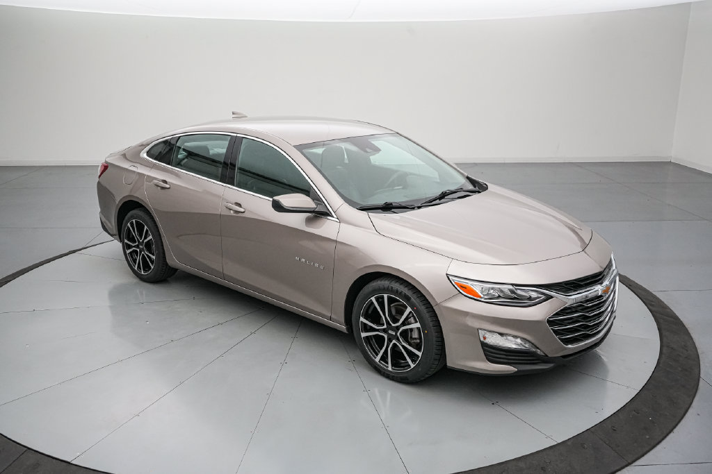Used 2024 Chevrolet Malibu LT FWD image 2