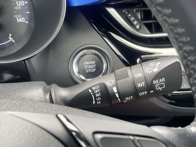 Used 2022 Toyota C-HR XLE FWD image 32