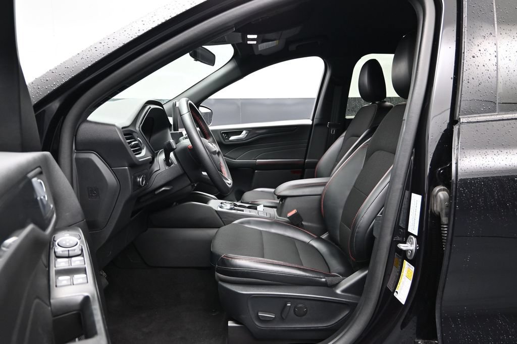 Certified 2025 Ford Escape ST-Line FWD image 14