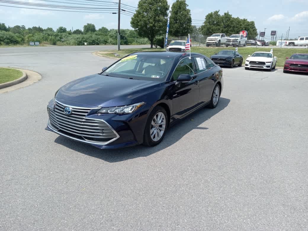 Used 2021 Toyota Avalon XLE FWD image 3
