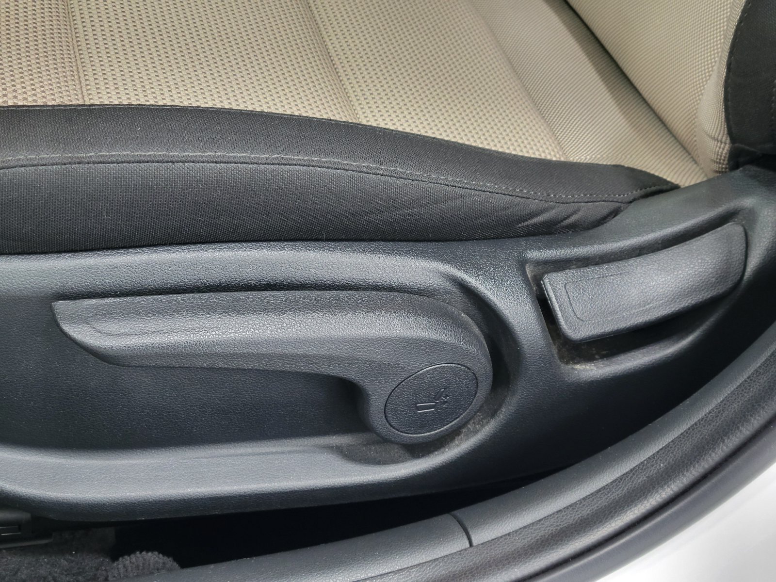 Used 2022 Hyundai Accent Limited FWD image 9