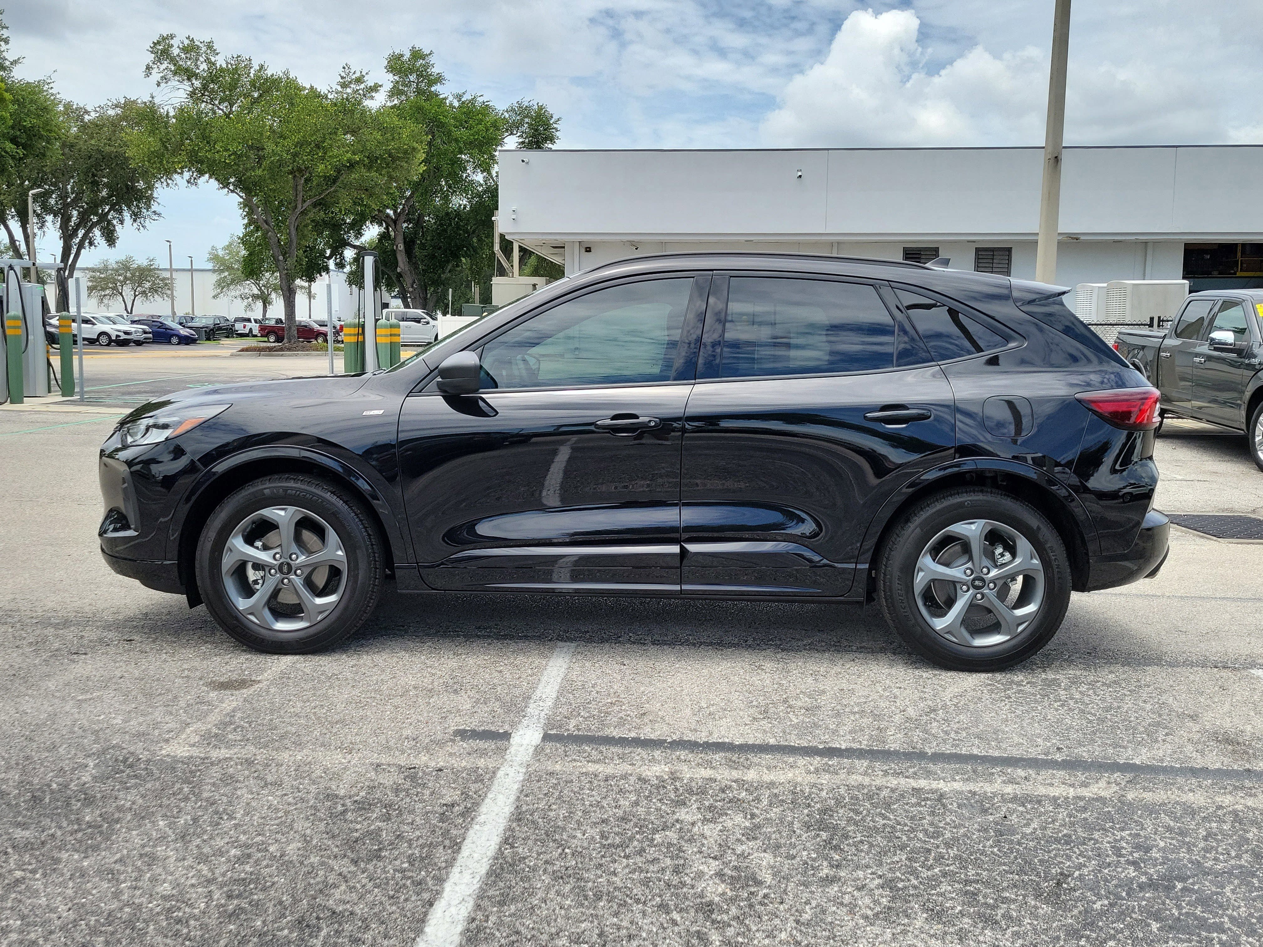 Certified 2024 Ford Escape ST-Line w/ Tech Pack #1 FWD image 6