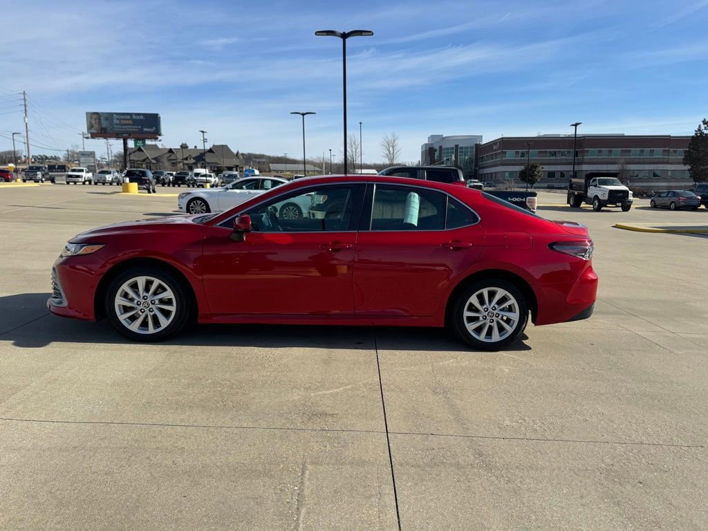Used 2024 Toyota Camry LE image 2