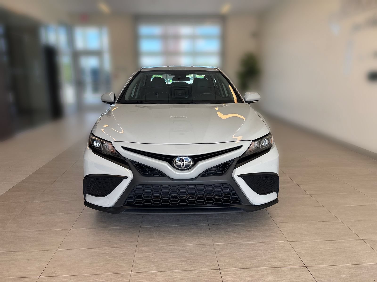 Used 2023 Toyota Camry SE FWD image 5