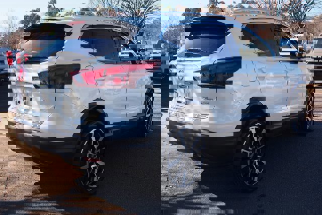 Used 2017 Nissan Rogue Sport SL w/ SL Premium Package image 5