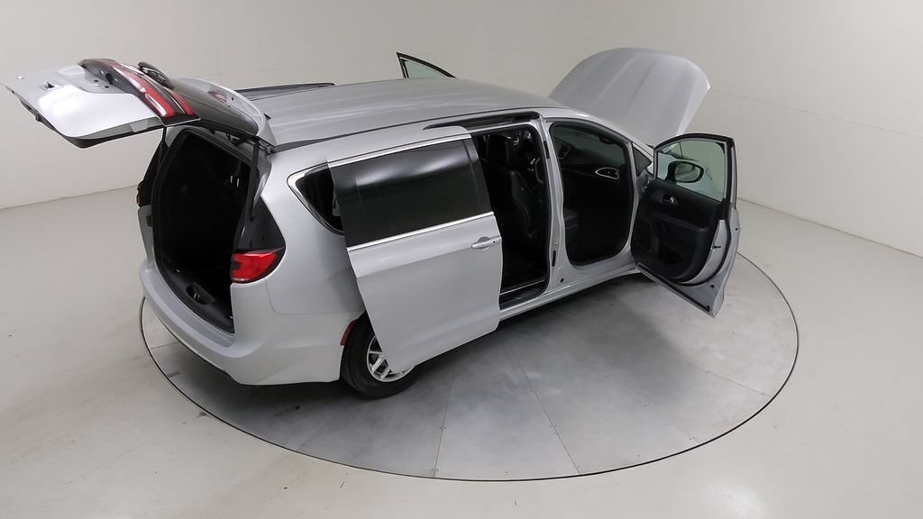 Used 2026 Chrysler Pacifica Select FWD image 47