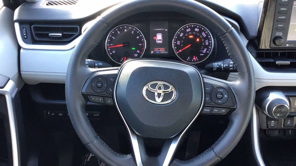 Used 2022 Toyota RAV4 XLE Premium image 16