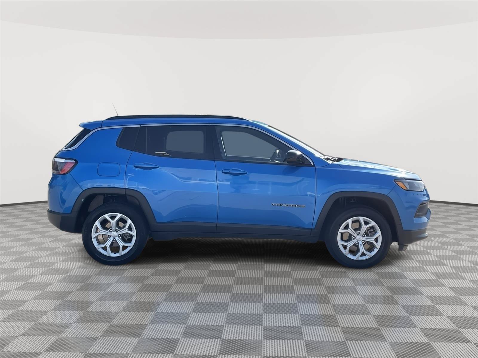Used 2024 Jeep Compass Latitude AWD/4WD image 6