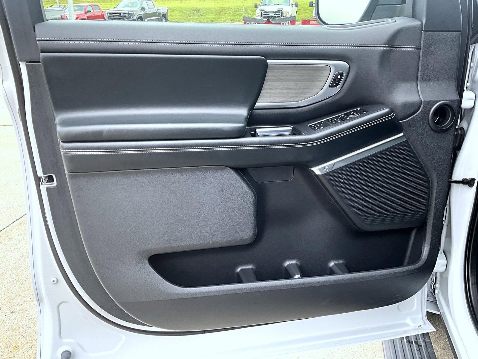 Certified 2025 Ford Expedition Platinum AWD/4WD image 9