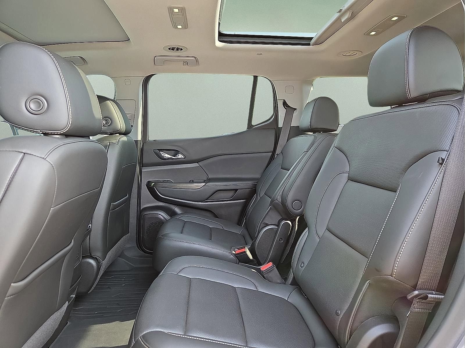 Used 2021 GMC Acadia SLT w/ Premium Package FWD image 11