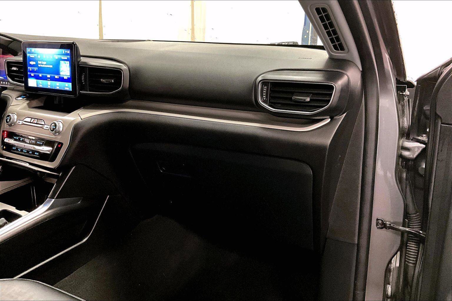 Certified 2022 Ford Explorer XLT w/ Equipment Group 202A image 15