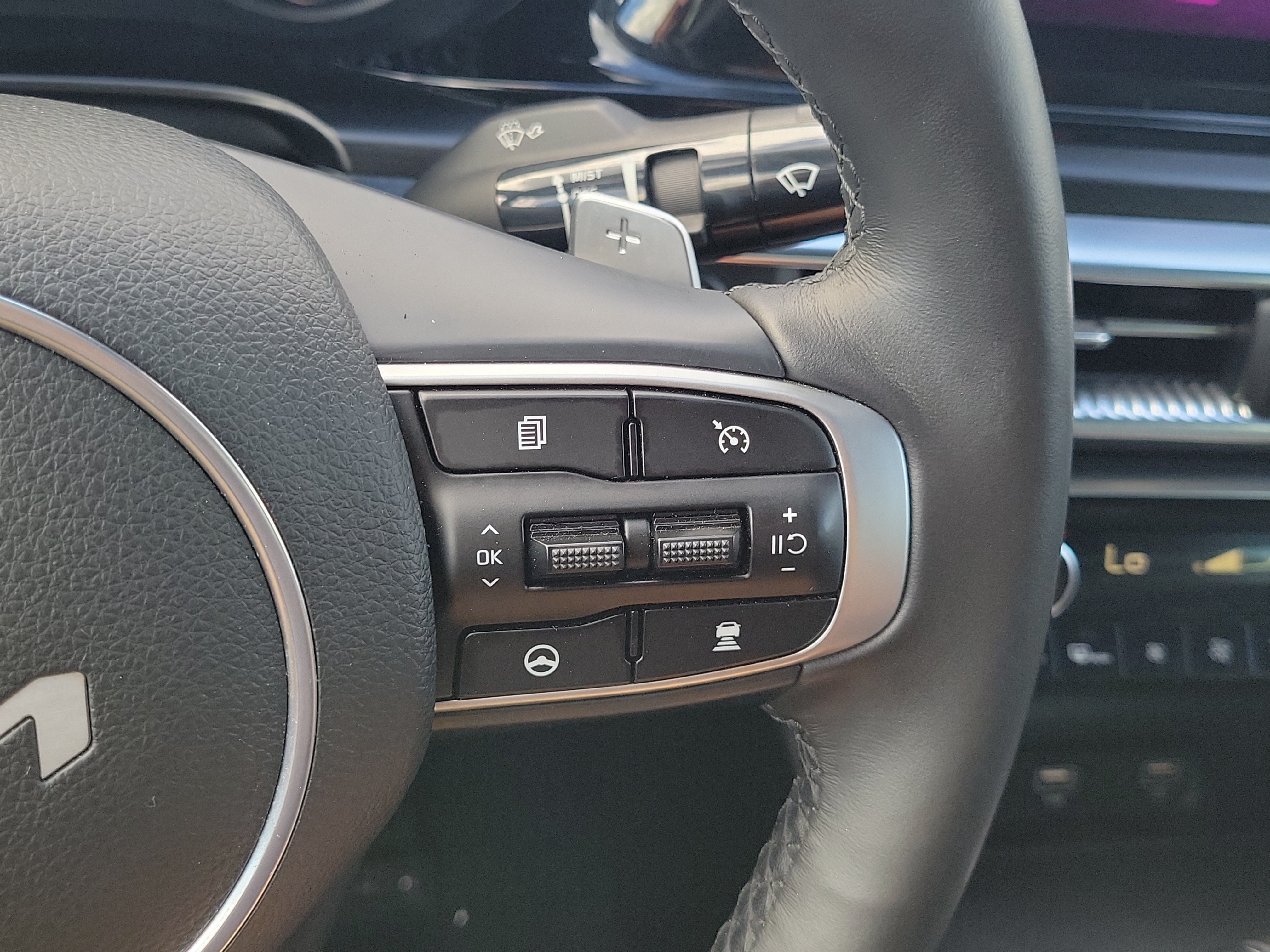 Used 2023 Kia K5 GT w/ GT1 Package FWD image 25