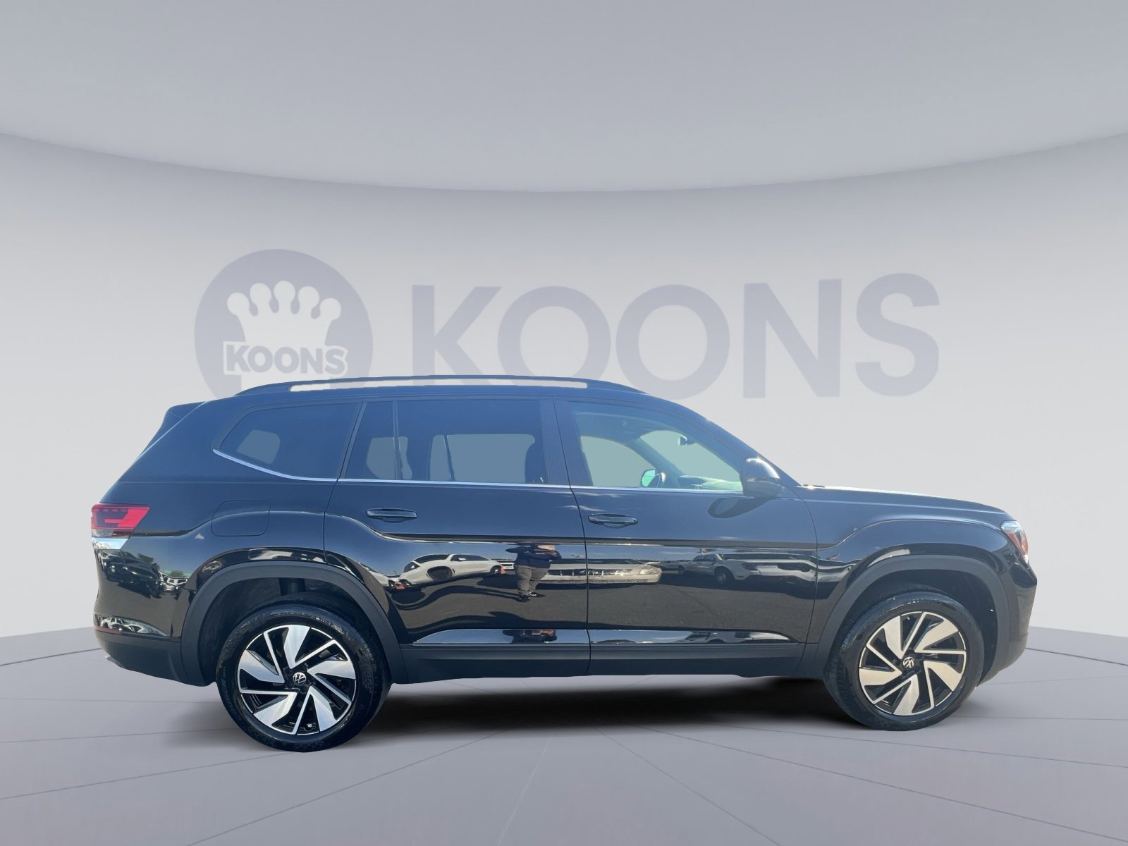 Used 2025 Volkswagen Atlas SE FWD image 12