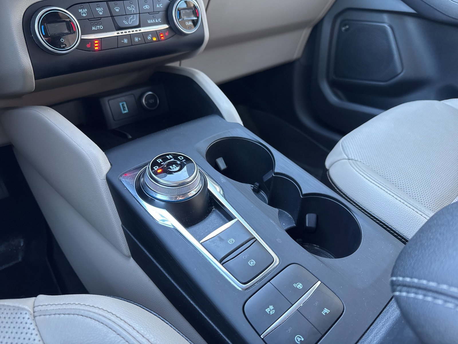 Certified 2020 Ford Escape Titanium w/ Titanium Premium Package 2.0 image 24