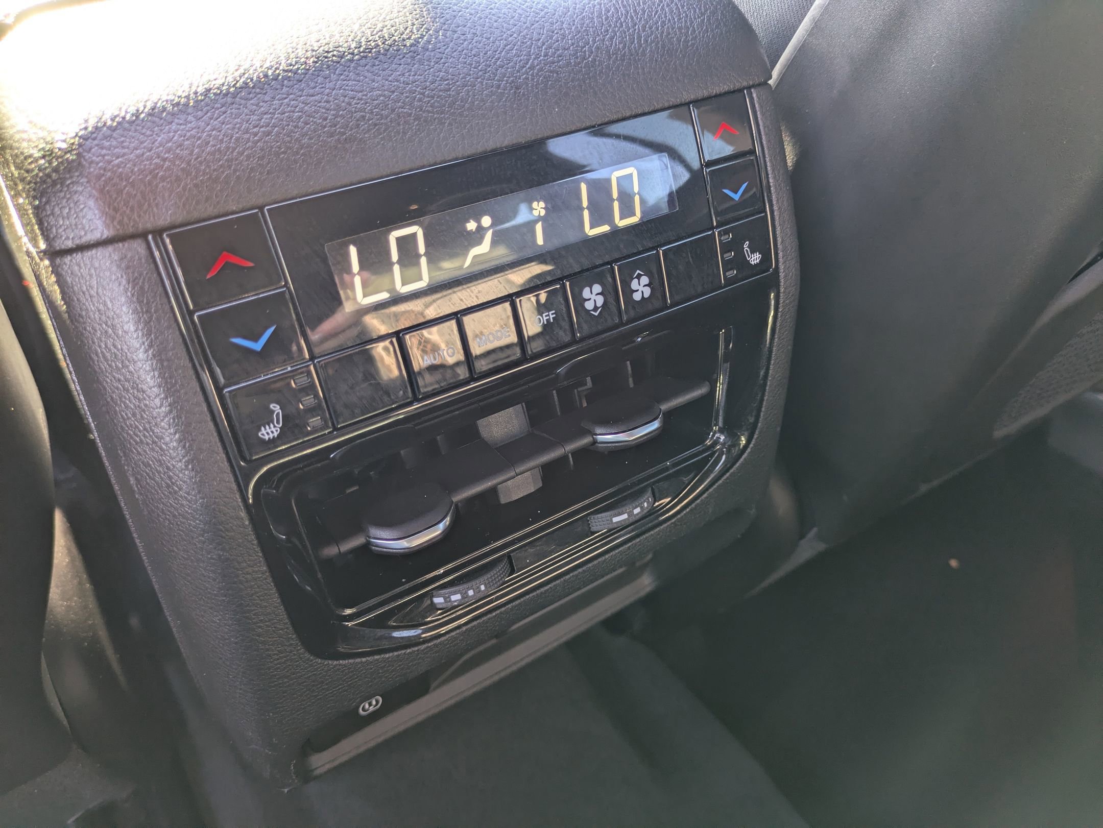 Used 2023 Jeep Grand Cherokee L Summit w/ Luxury Tech Group V image 29