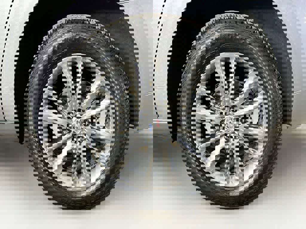 Used 2023 Buick Enclave Avenir w/ Avenir Technology Package AWD/4WD image 11