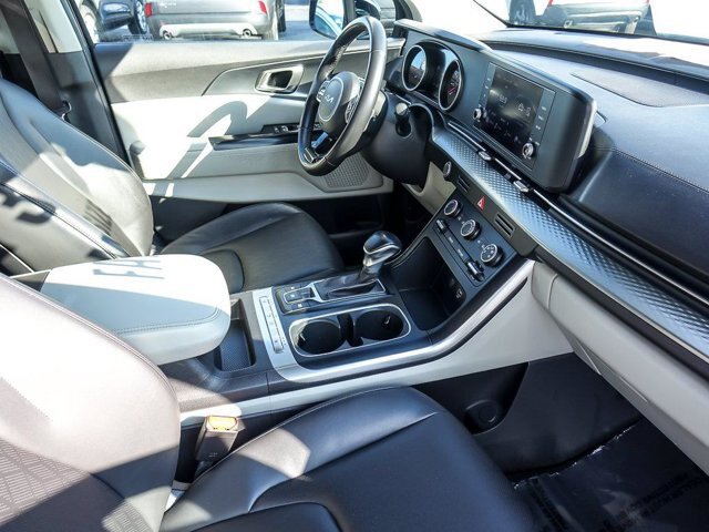 Used 2023 Kia Carnival LX FWD image 29