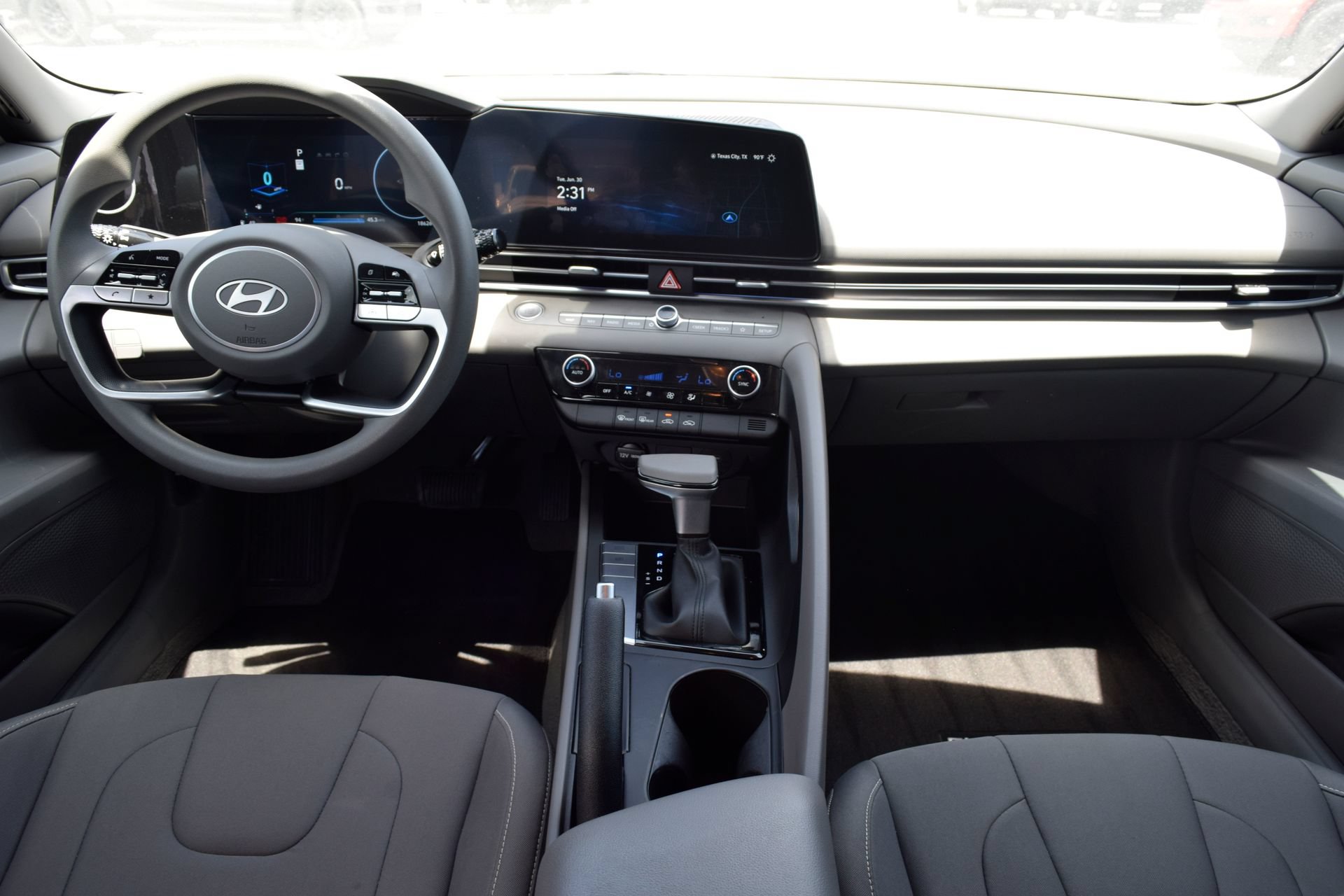 Used 2024 Hyundai Elantra SEL FWD image 5