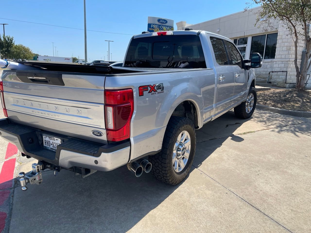 Certified 2022 Ford F250 Platinum w/ FX4 Off-Road Package AWD/4WD image 12