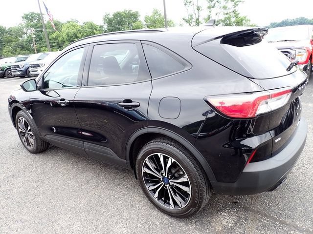 Certified 2022 Ford Escape SE w/ SE Sport Appearance Package AWD/4WD image 4