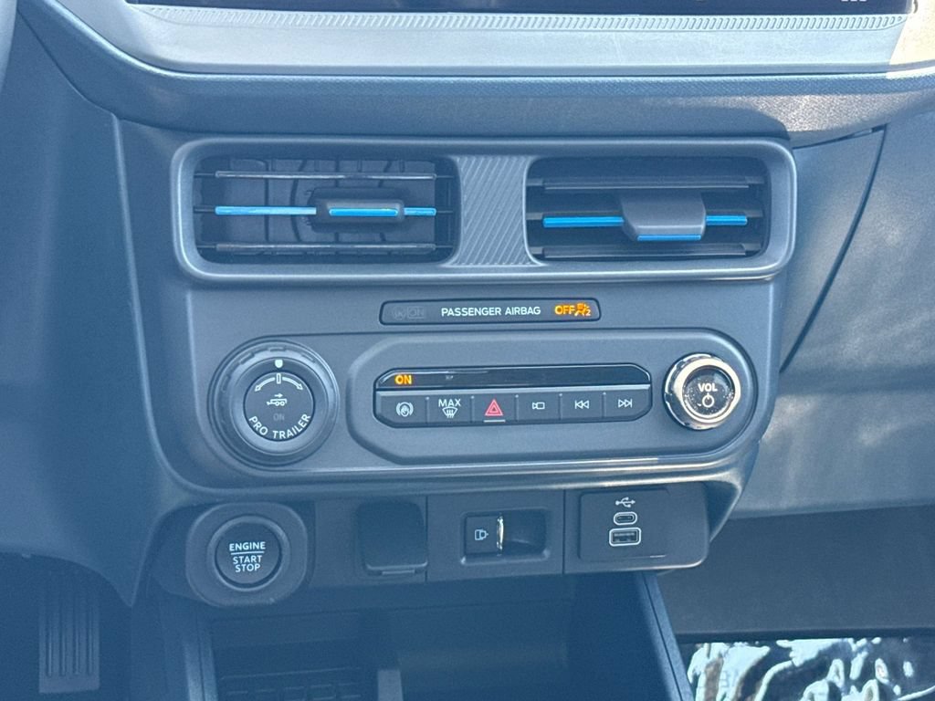 Certified 2025 Ford Maverick Lobo AWD/4WD image 17