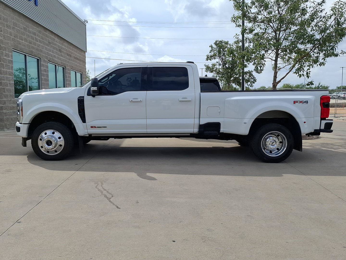 Certified 2025 Ford F450 Platinum w/ FX4 Off-Road Package AWD/4WD image 9