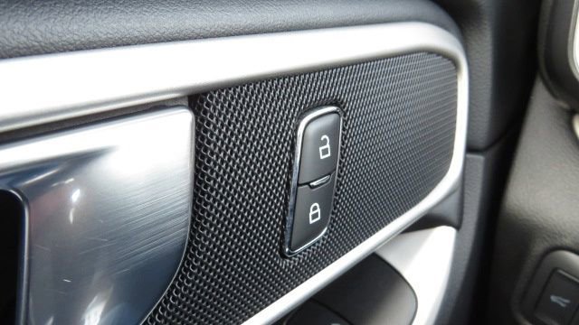 Certified 2022 Ford Explorer XLT w/ Equipment Group 202A image 29