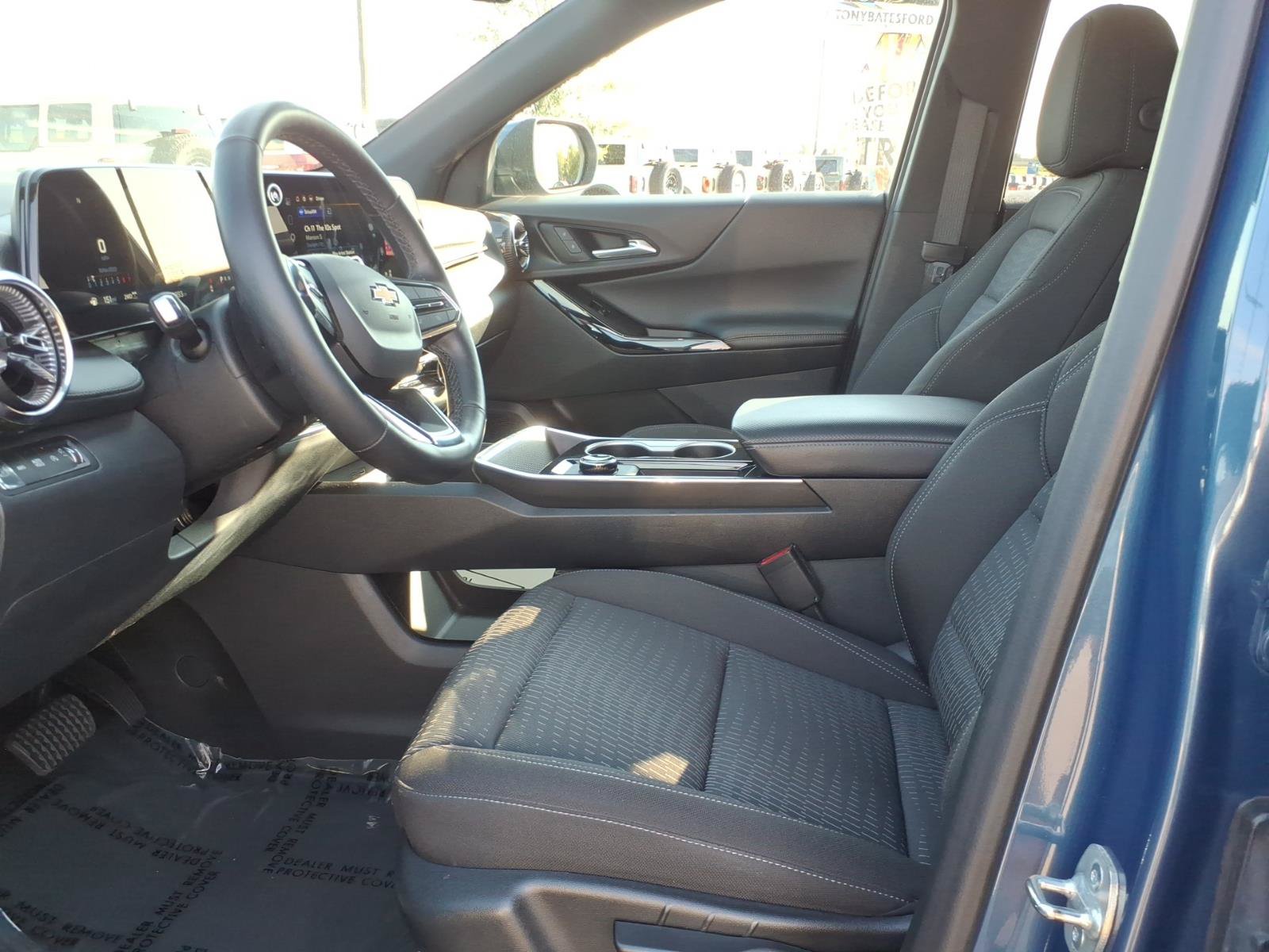 Used 2026 Chevrolet Equinox LT AWD/4WD image 10