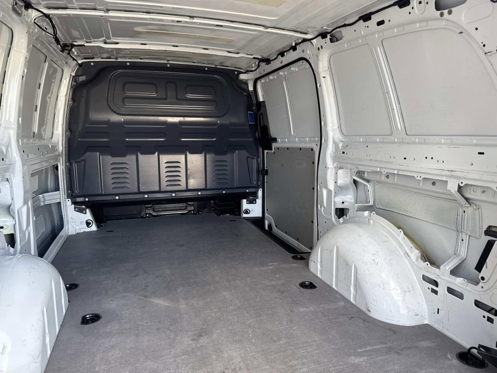 Used 2023 Mercedes-Benz Metris image 9