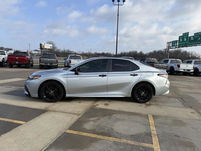 Used 2022 Toyota Camry SE w/ Convenience Package image 5