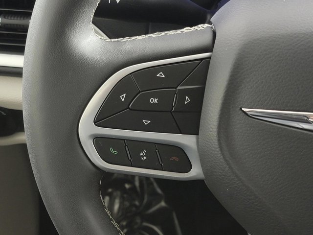 Used 2024 Chrysler Pacifica Touring-L FWD image 26