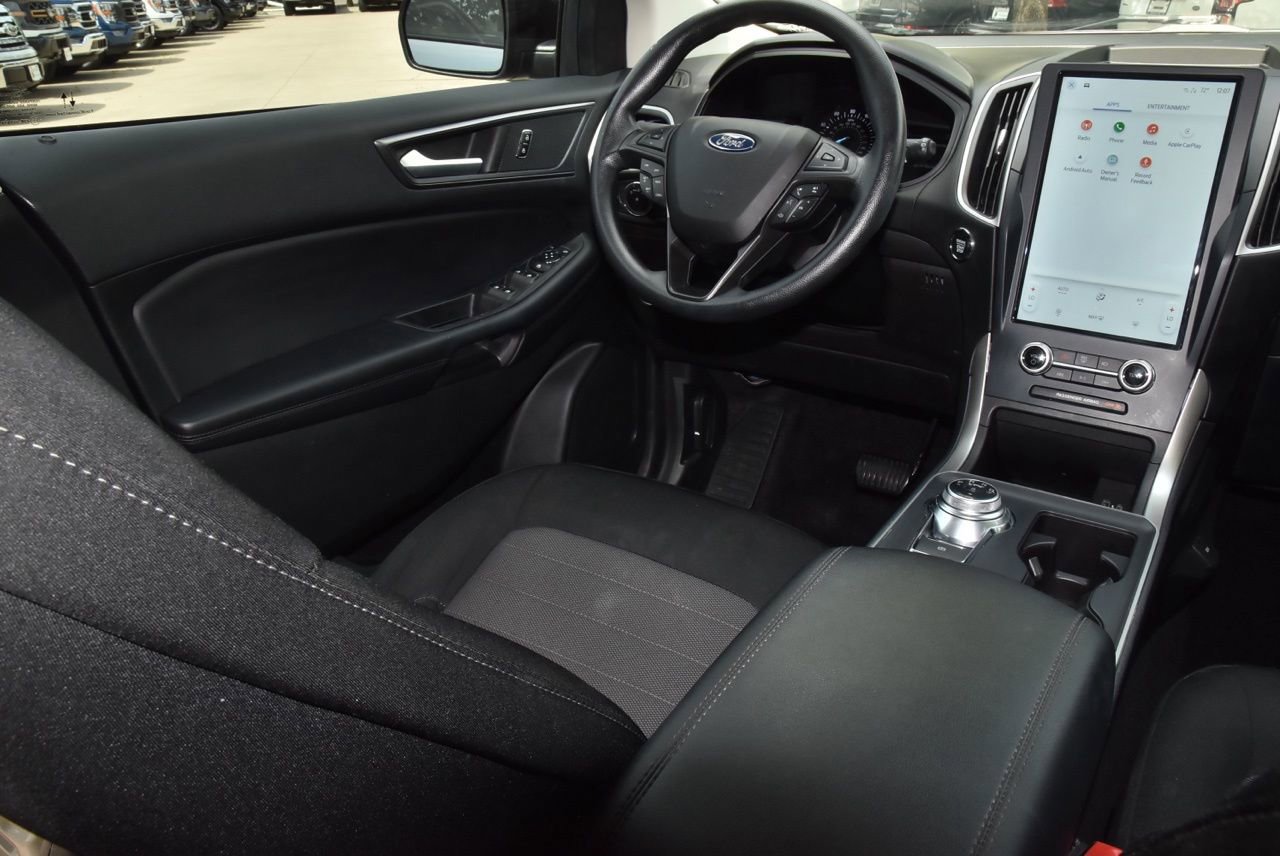 Certified 2023 Ford Edge SE w/ Black Appearance Package image 16