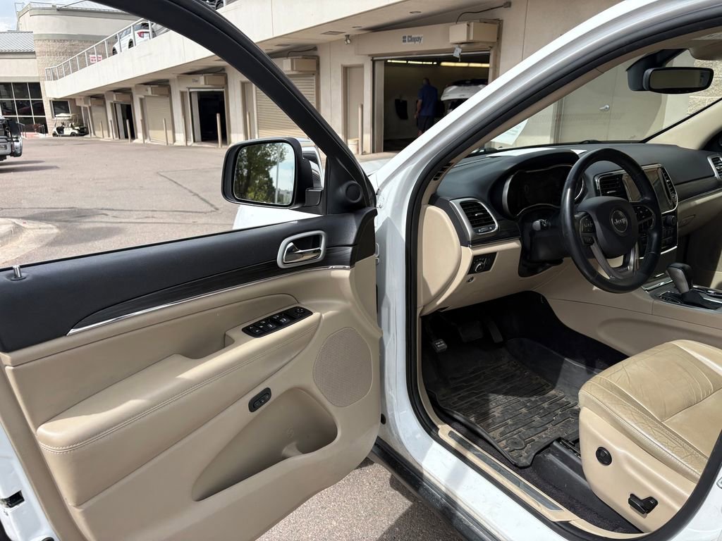 Used 2019 Jeep Grand Cherokee Limited AWD/4WD image 15