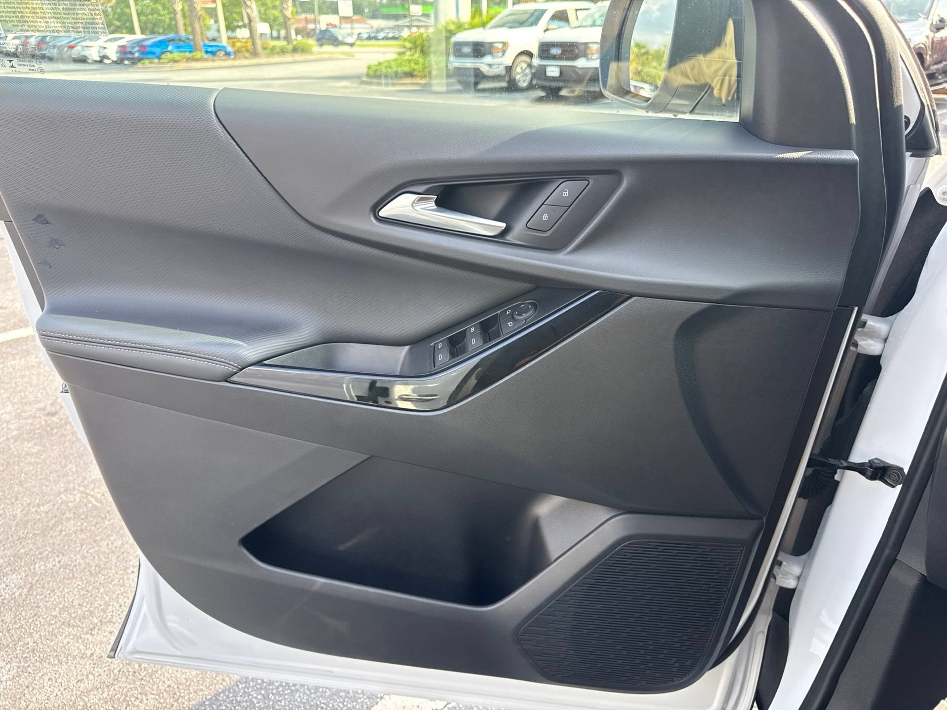 Used 2025 Chevrolet Equinox LT FWD image 15