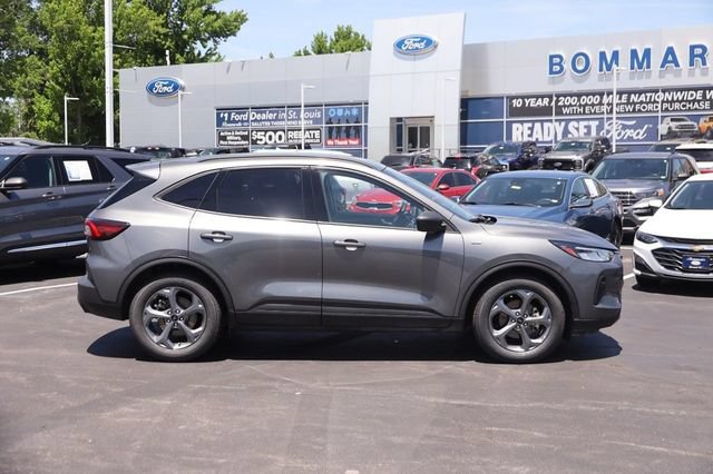 Certified 2025 Ford Escape ST-Line FWD image 5