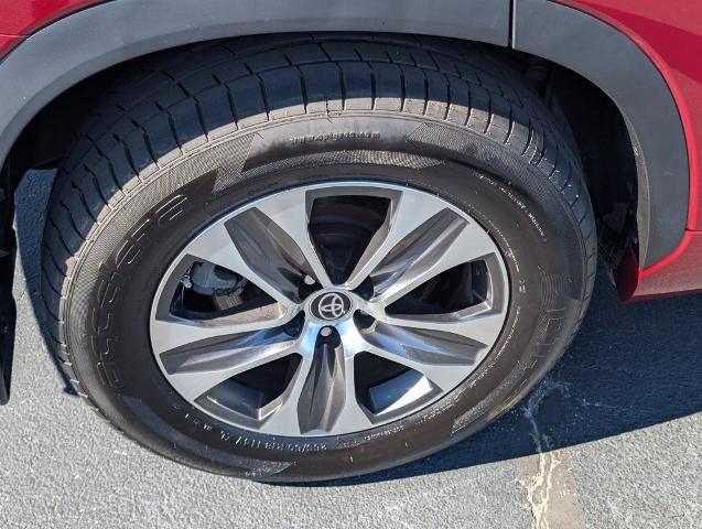 Used 2023 Toyota Highlander XLE FWD image 24