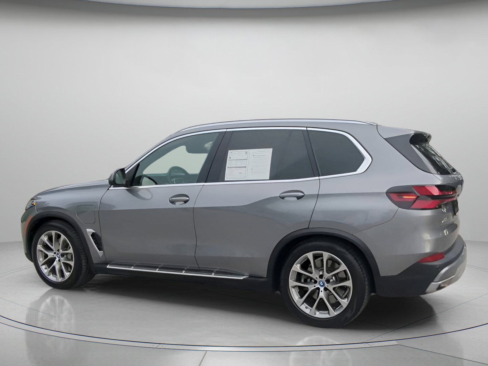 Used 2025 BMW X5 xDrive50e AWD/4WD image 18