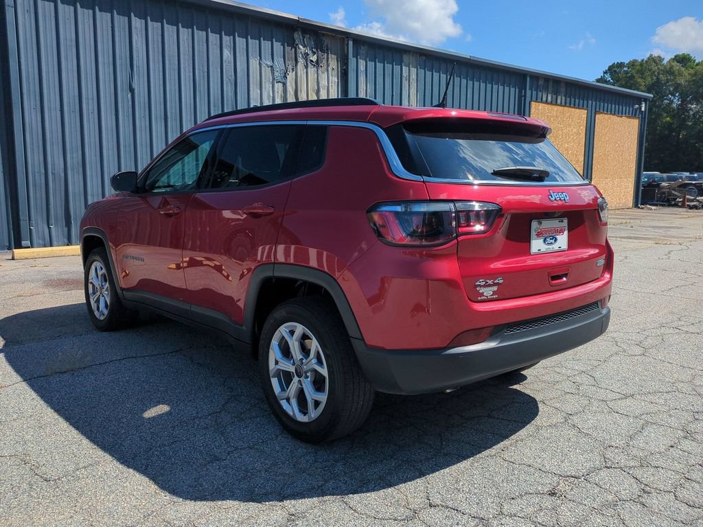 Used 2025 Jeep Compass Latitude AWD/4WD image 9