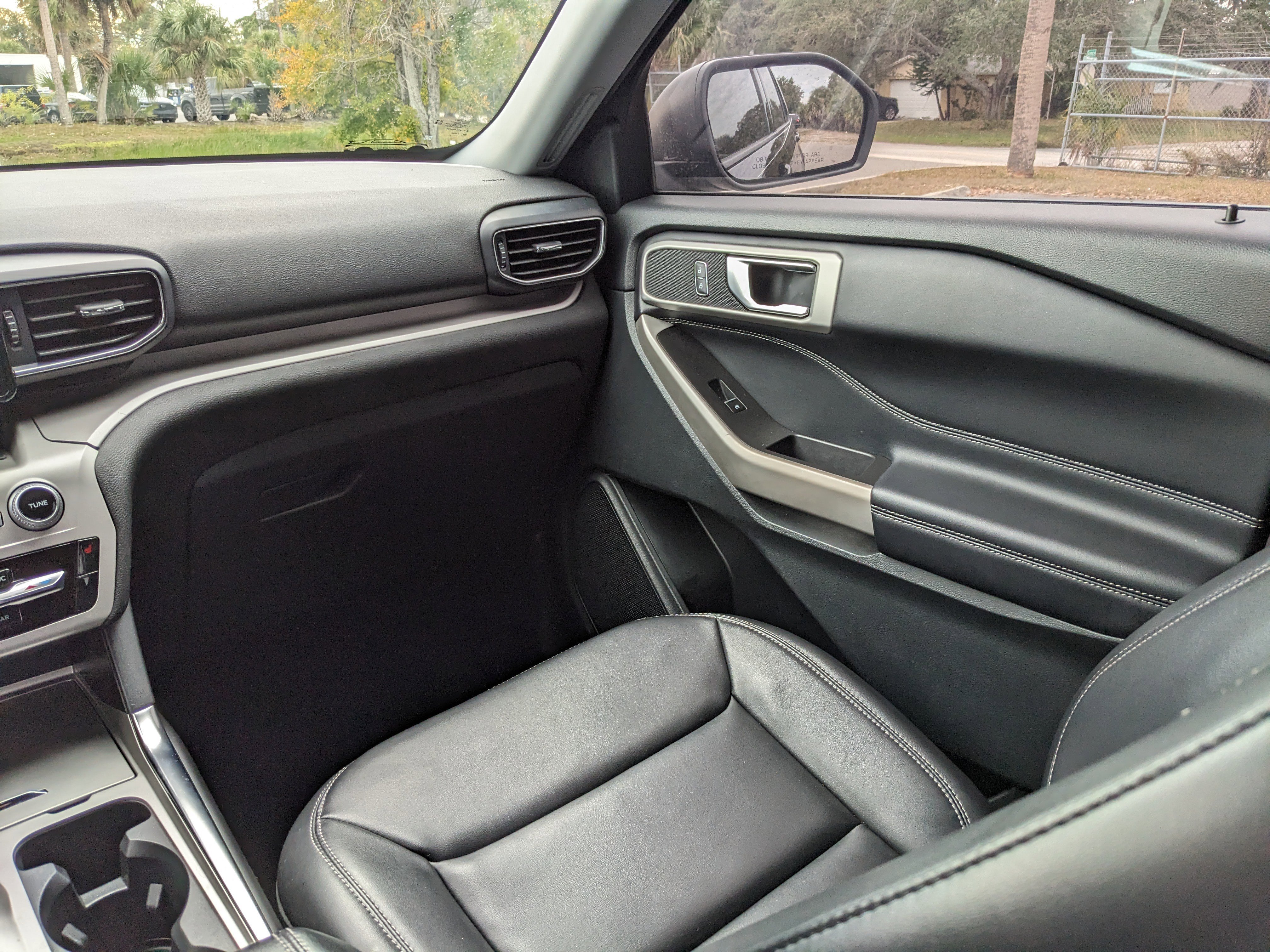 Certified 2022 Ford Explorer XLT w/ Equipment Group 202A image 16