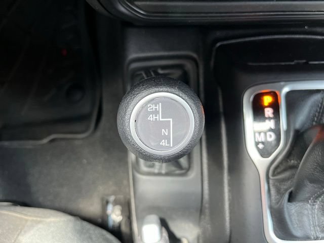 Used 2024 Jeep Gladiator Sport AWD/4WD image 14