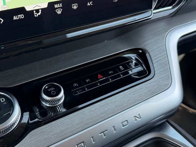 Certified 2025 Ford Expedition Max Platinum image 32