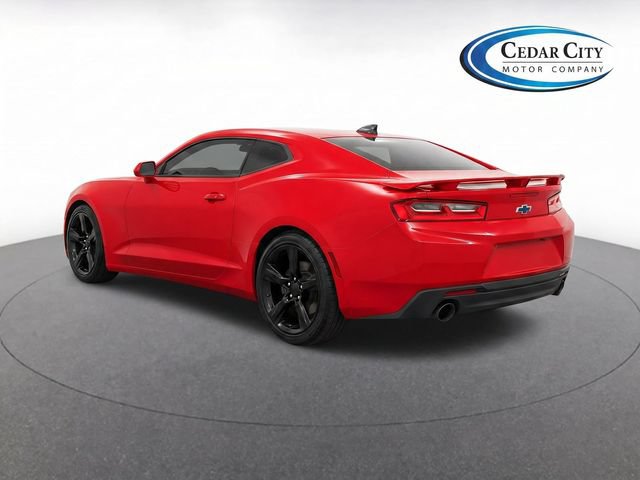 Used 2018 Chevrolet Camaro LT RWD image 4