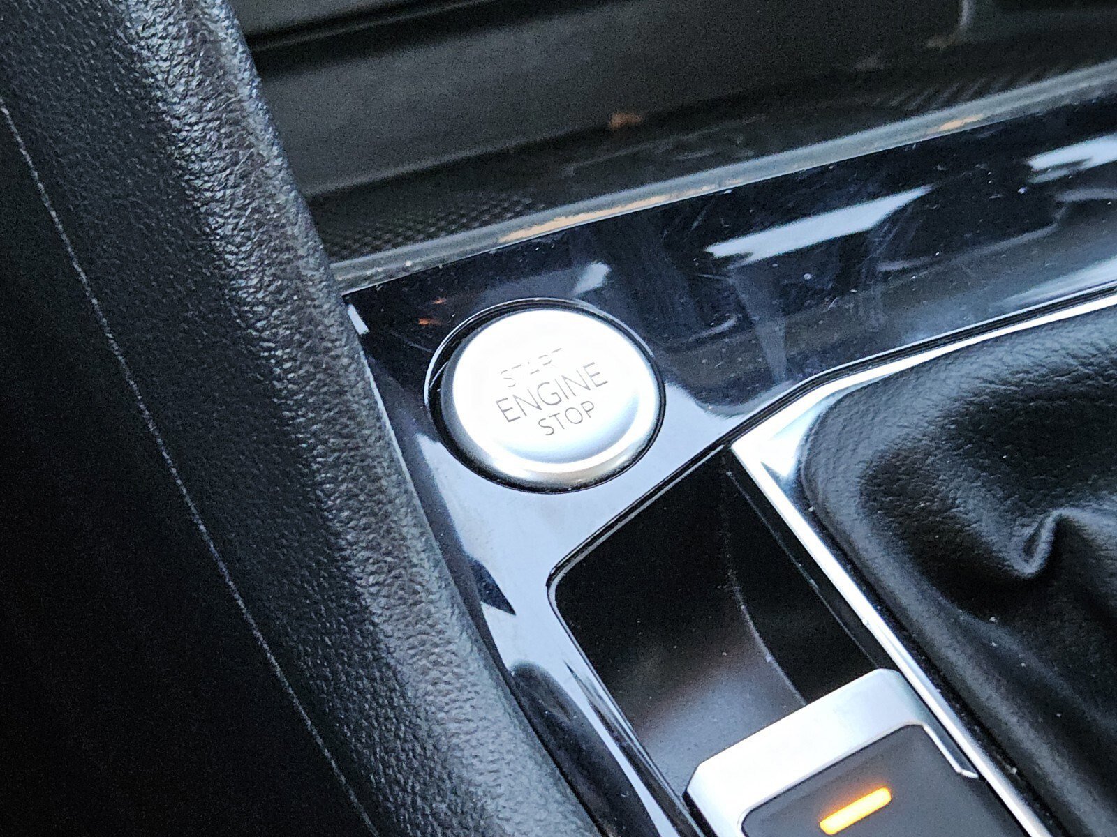 Used 2024 Volkswagen Taos SE image 24