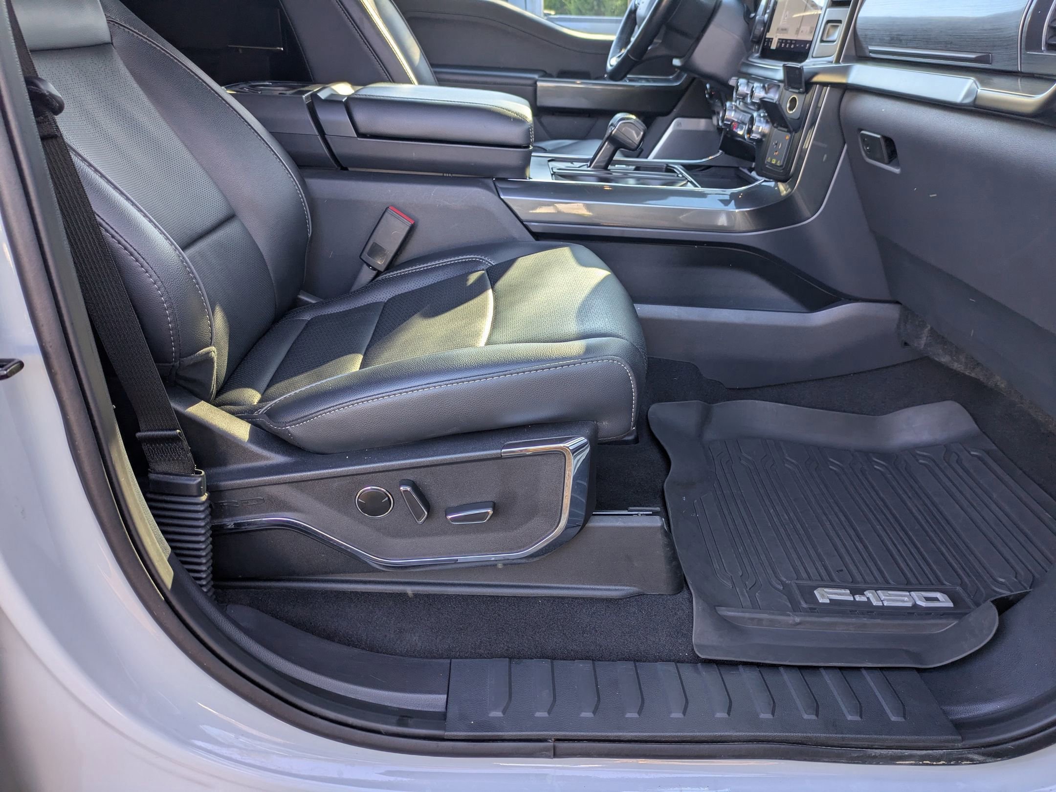 Certified 2023 Ford F150 Lariat w/ Equipment Group 502A High image 40