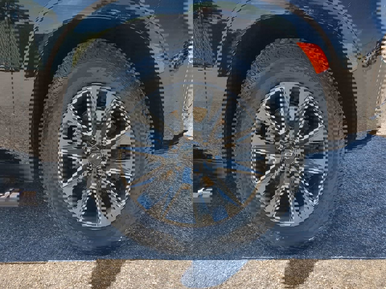 Used 2024 Chevrolet Suburban Z71 w/ Z71 Off-Road Package image 9