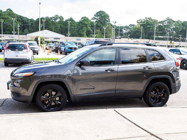 Used 2017 Jeep Cherokee Sport FWD image 3