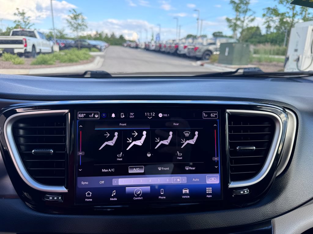 Used 2023 Chrysler Pacifica Touring-L FWD image 38