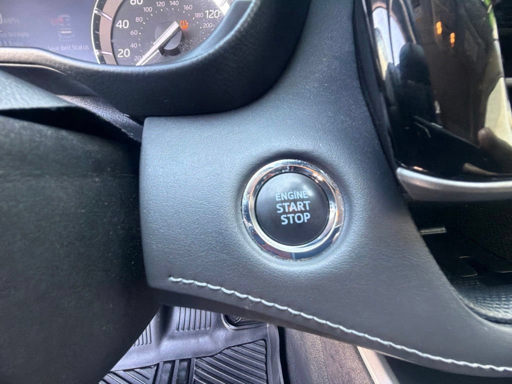 Used 2022 Toyota Highlander XLE AWD/4WD image 30